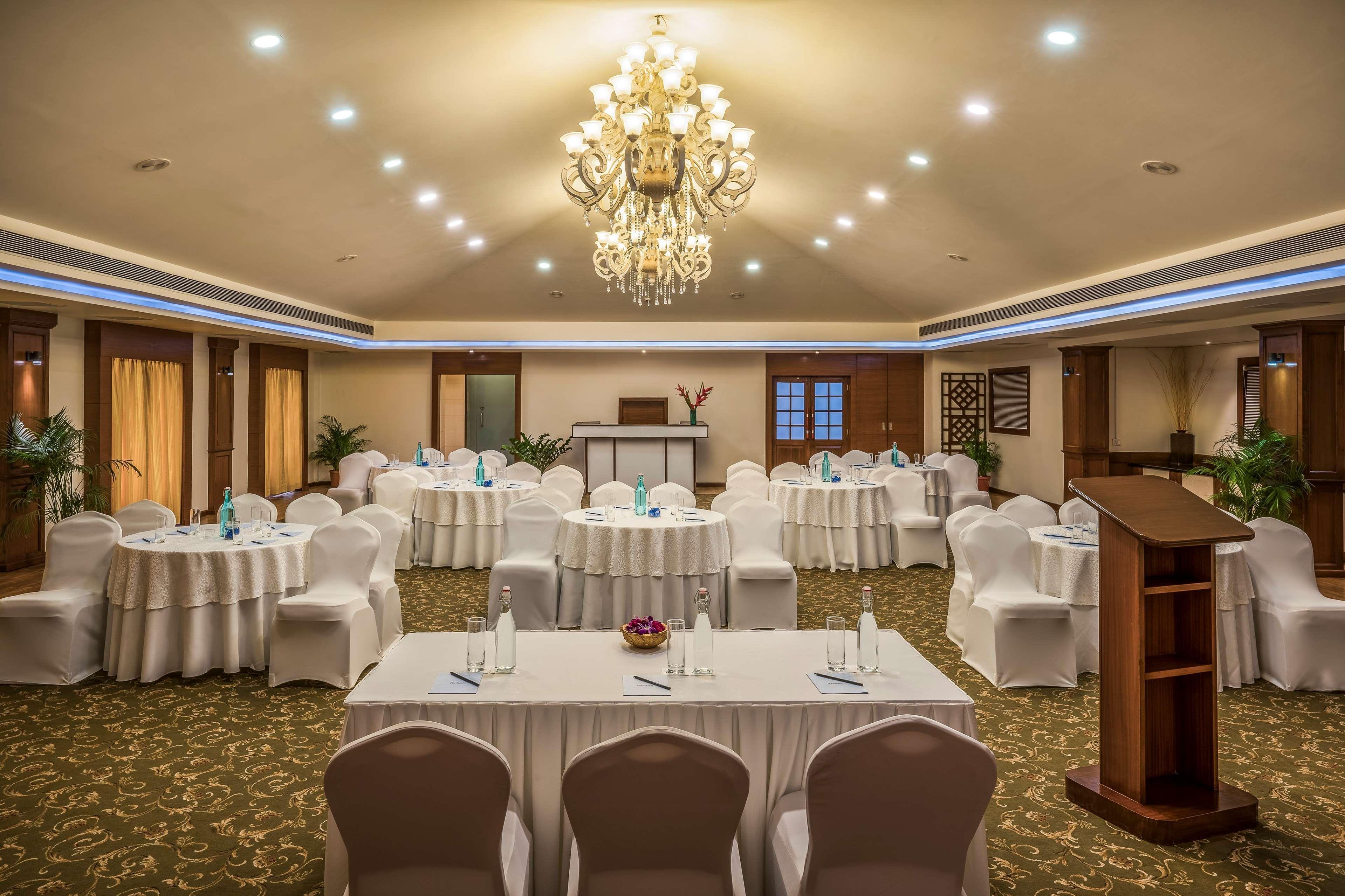 Radisson Goa Candolim Exterior photo